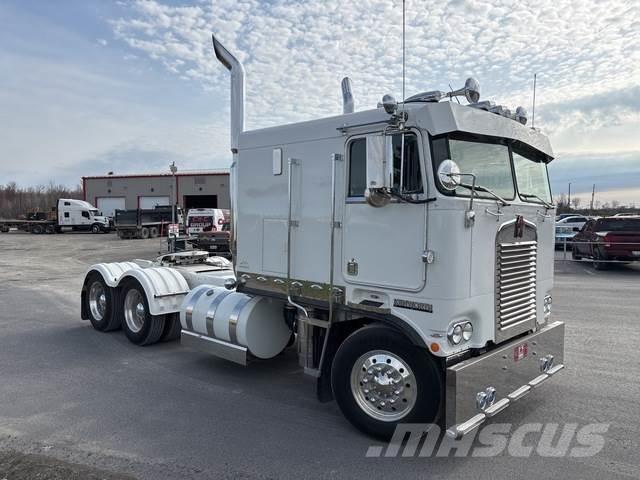 Kenworth K100 Vezetőfülke és belső tartozékok
