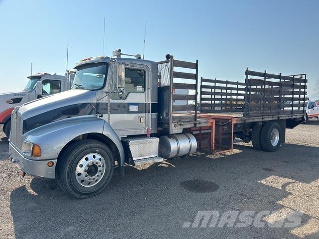 Kenworth T-300 Platós / Ponyvás teherautók
