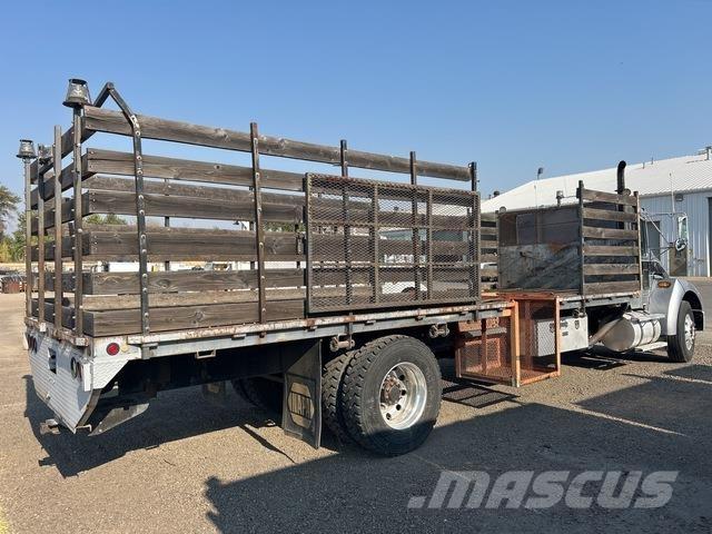 Kenworth T-300 Platós / Ponyvás teherautók
