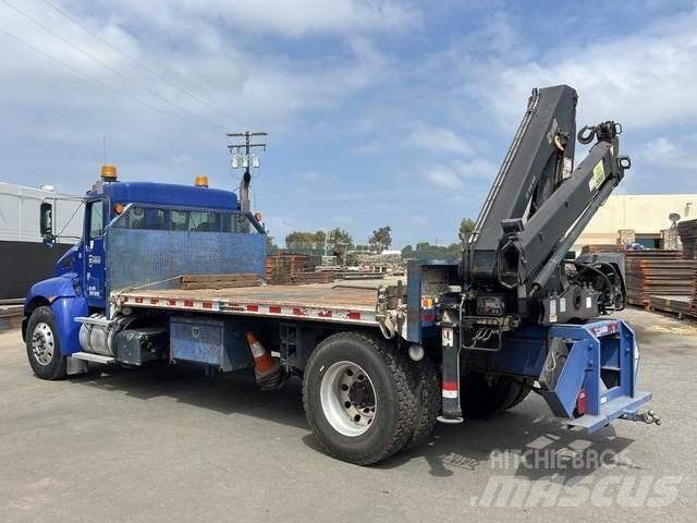 Kenworth T270 Platós / Ponyvás teherautók