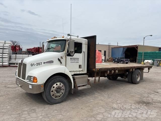 Kenworth T300 Platós / Ponyvás teherautók