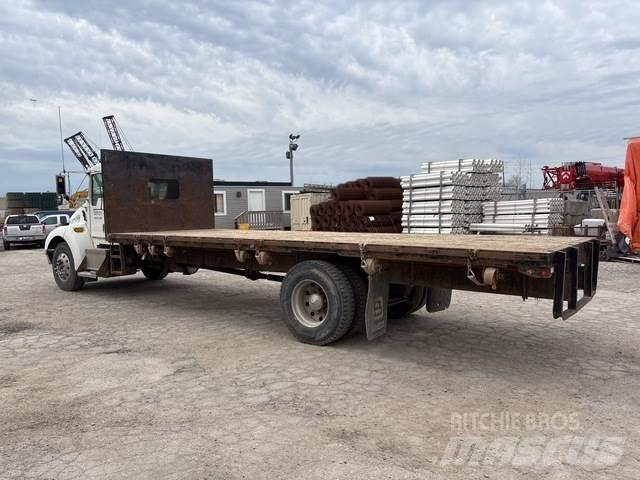 Kenworth T300 Platós / Ponyvás teherautók