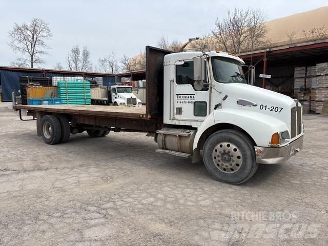 Kenworth T300 Platós / Ponyvás teherautók