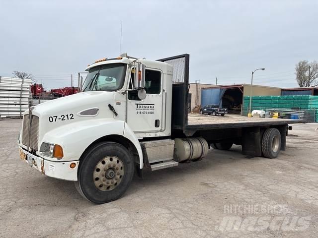 Kenworth T300 Platós / Ponyvás teherautók