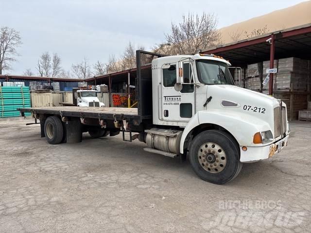Kenworth T300 Platós / Ponyvás teherautók
