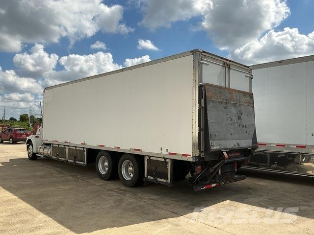 Kenworth T300 Dobozos teherautók