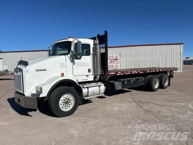 Kenworth T800 Platós / Ponyvás teherautók