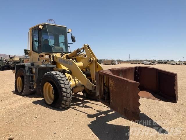 Komatsu WA120 Gumikerekes homlokrakodók
