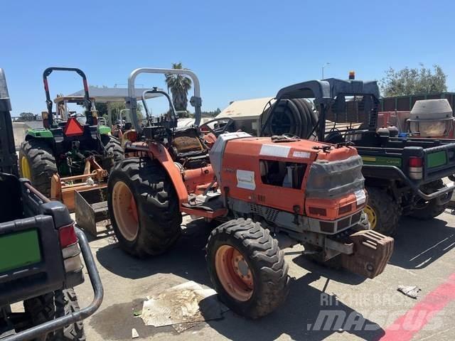 Kubota L3010D Kompakt traktorok