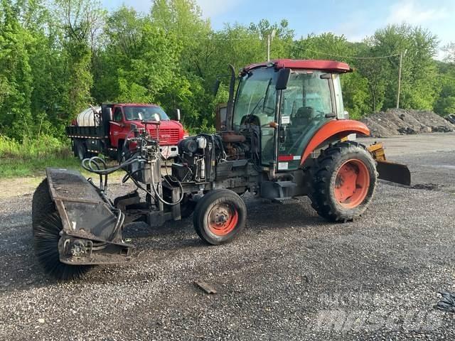Kubota M5040 Beltéri takarító gépek