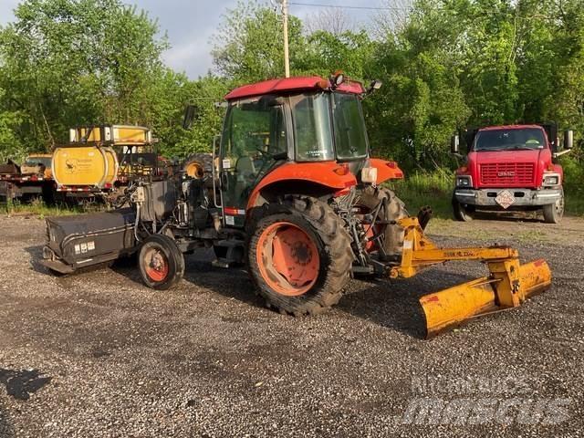 Kubota M5040 Beltéri takarító gépek