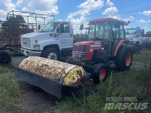 Kubota M5700 Beltéri takarító gépek