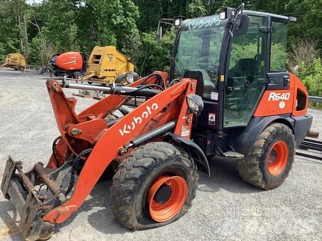 Kubota R640R43 Gumikerekes homlokrakodók