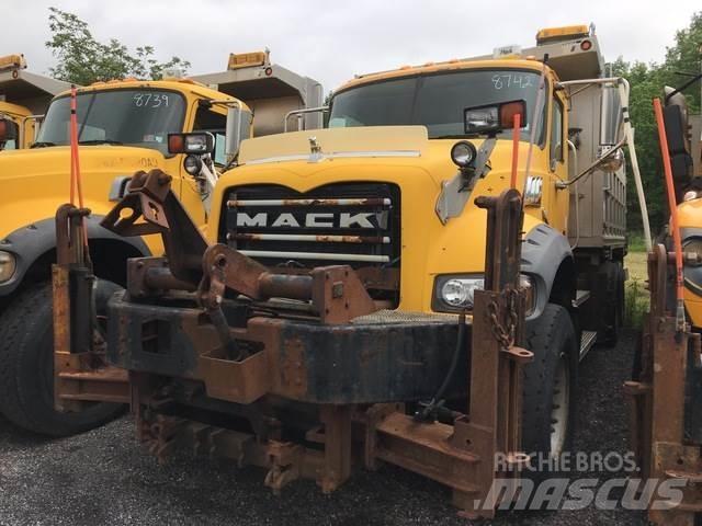 Mack 700 Hóeltakarítók