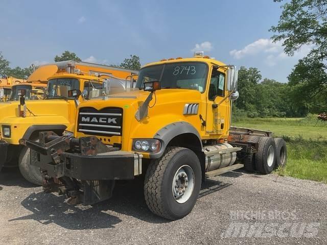 Mack 700 Hóeltakarítók