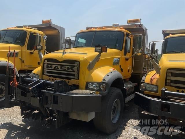 Mack 700 Hóeltakarítók