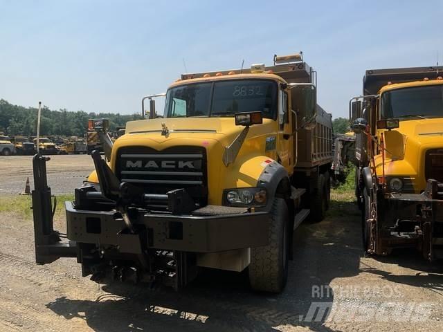 Mack 700 Hóeltakarítók