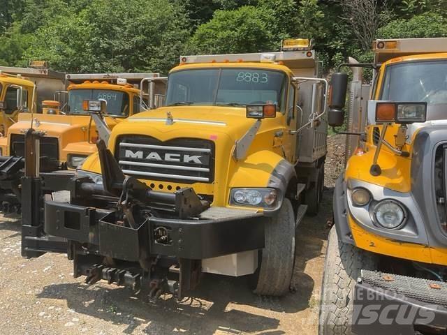 Mack 700 Hóeltakarítók