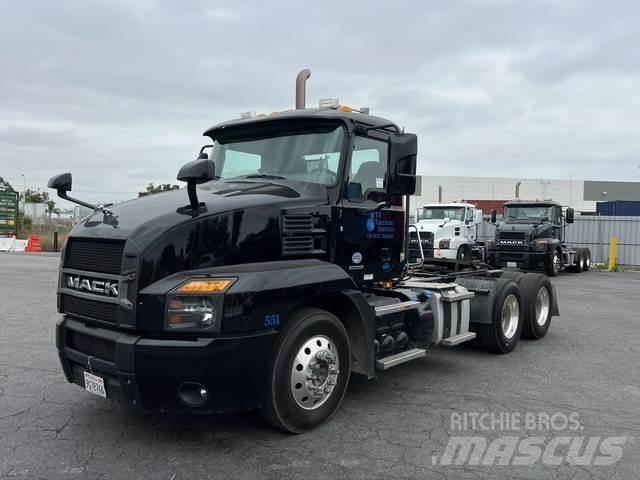 Mack AN64T Nyergesvontatók