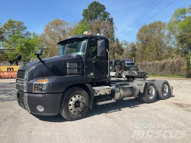 Mack AN64T Nyergesvontatók