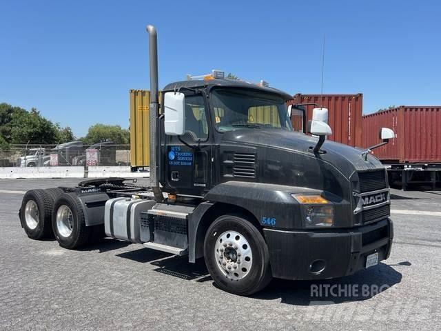 Mack AN64T Nyergesvontatók