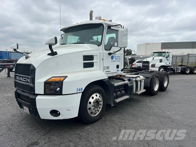 Mack AN64T Nyergesvontatók