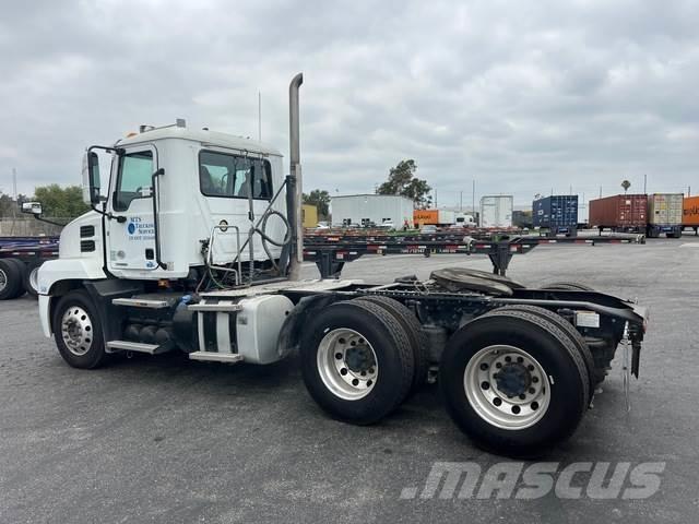 Mack AN64T Nyergesvontatók