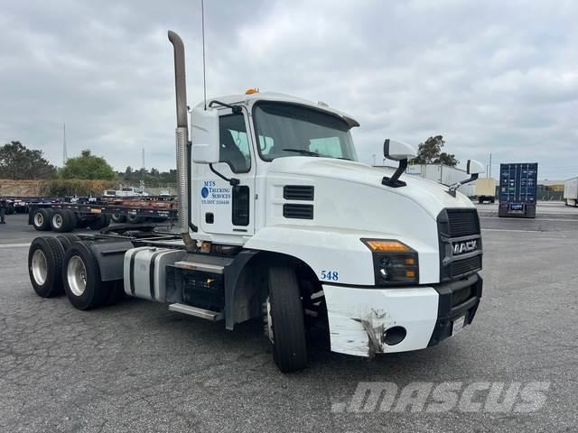Mack AN64T Nyergesvontatók