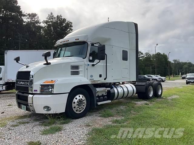 Mack AN64T Nyergesvontatók