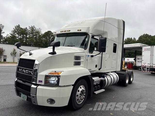 Mack AN64T Nyergesvontatók