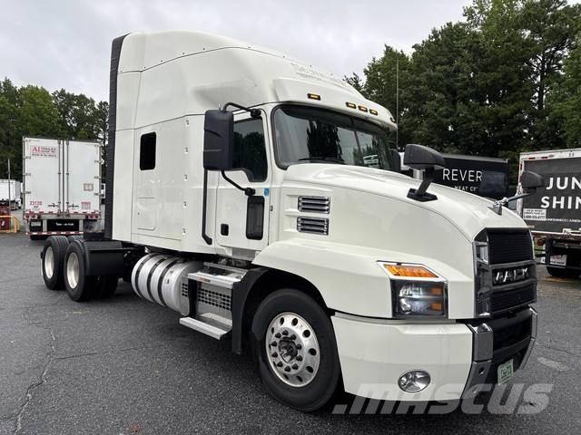Mack AN64T Nyergesvontatók