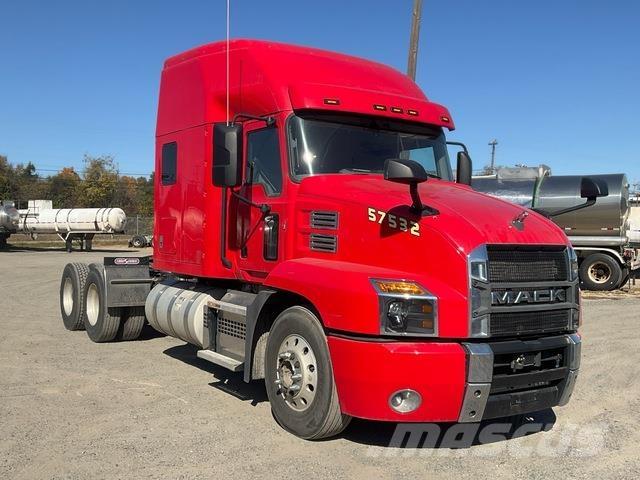 Mack AN64T Nyergesvontatók