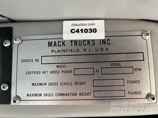Mack B75 Nyergesvontatók
