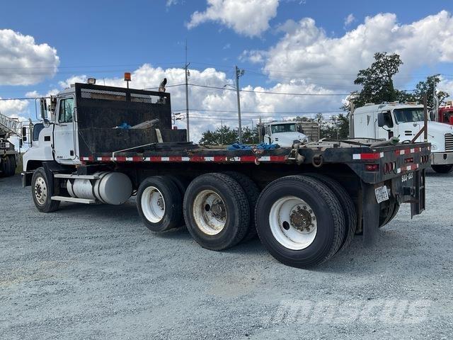 Mack CH 613 Platós / Ponyvás teherautók
