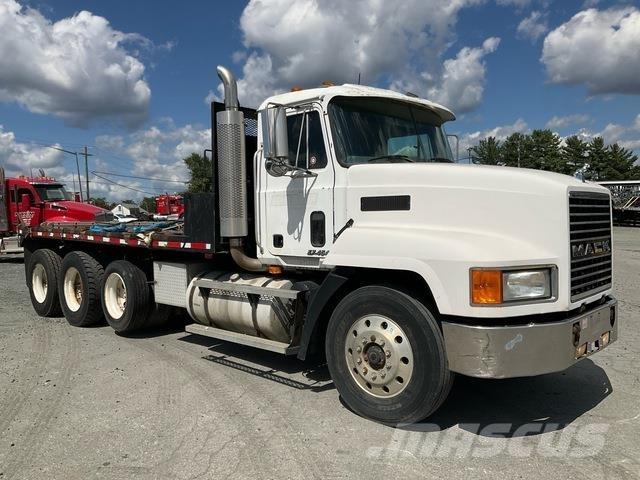 Mack CH 613 Platós / Ponyvás teherautók