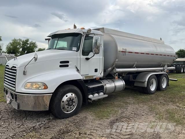 Mack CH613 Tartályos teherautók