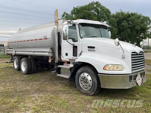 Mack CH613 Tartályos teherautók