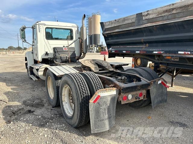 Mack CH613 Nyergesvontatók