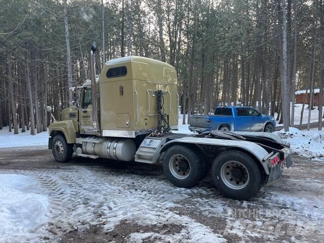 Mack CHN613 Nyergesvontatók