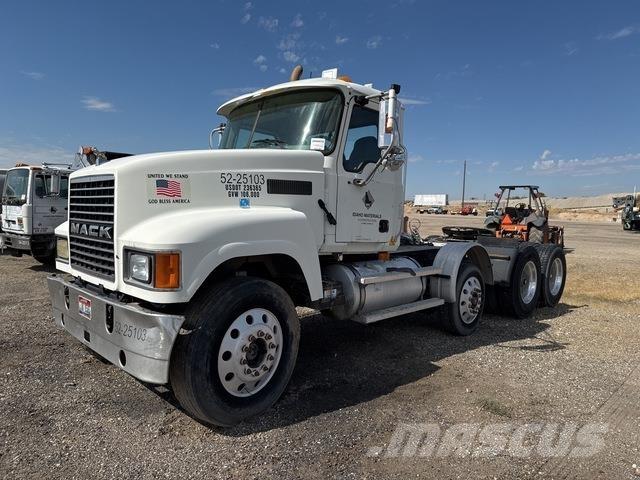 Mack CHN613 Nyergesvontatók