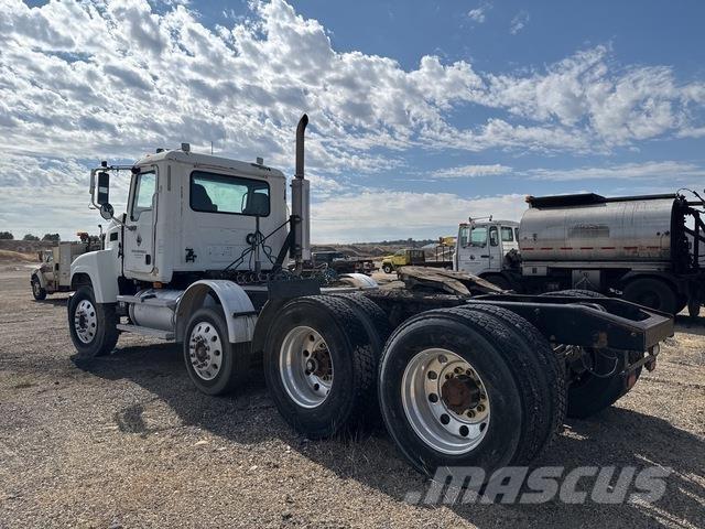Mack CHN613 Nyergesvontatók