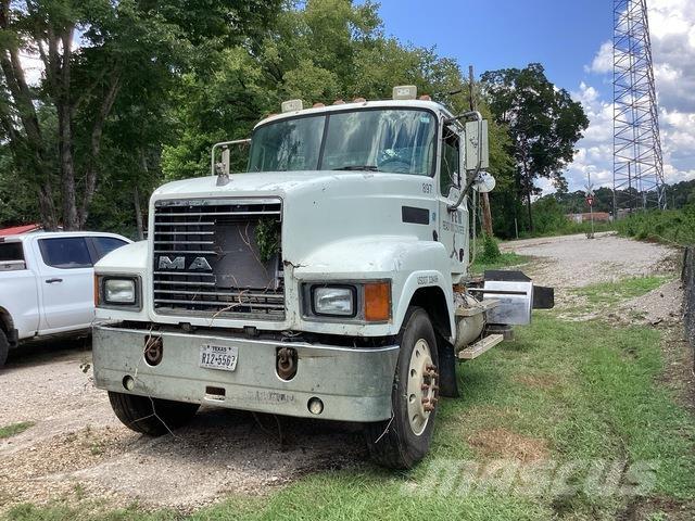 Mack CHN613 Vezetőfülke és belső tartozékok