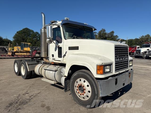 Mack CHN613 Nyergesvontatók