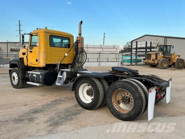 Mack CHU613 Nyergesvontatók