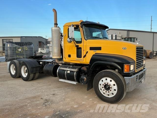 Mack CHU613 Nyergesvontatók