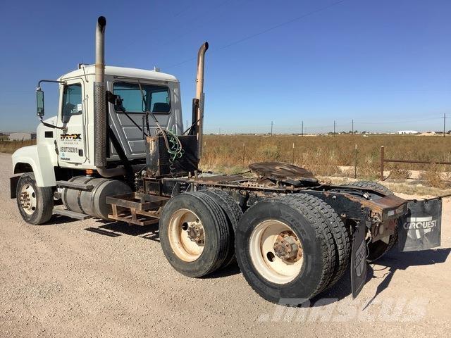 Mack CHU613 Nyergesvontatók