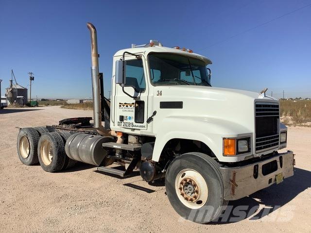 Mack CHU613 Nyergesvontatók