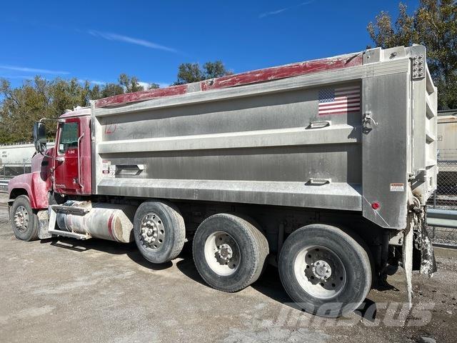 Mack CHU613 Billenő teherautók