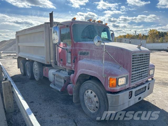 Mack CHU613 Billenő teherautók