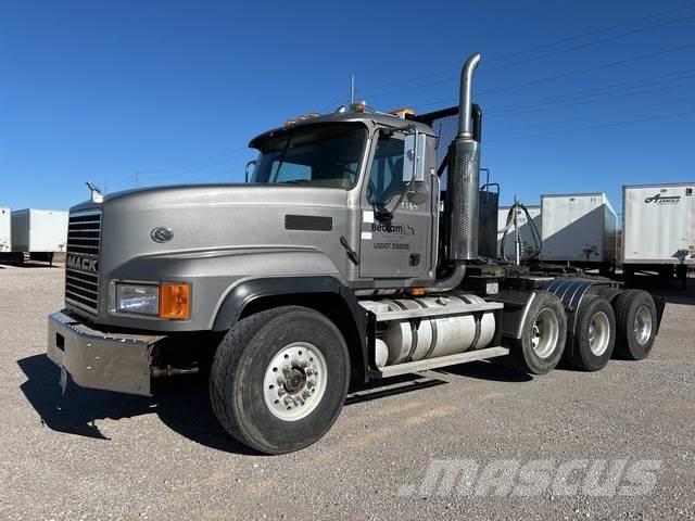 Mack CL713 Nyergesvontatók